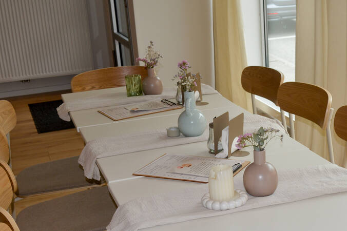 Sitzgelegenheiten im koti - café & concept store
